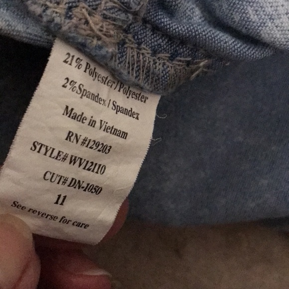 Cello jeans designed in Los Angeles size 11 distressed skinny 💕 - Picture 5 of 6